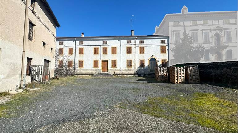 DA RISTRUTTURARE: RUSTICO CON CORTE DI CIRCA 500MQ