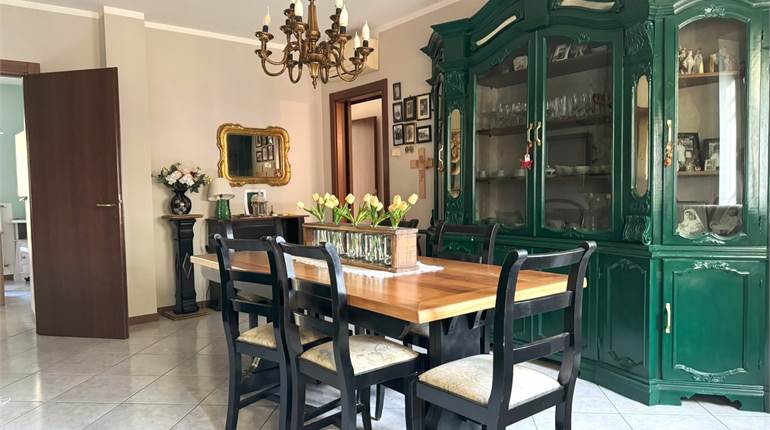 APPARTAMENTO AL PIANO RIALZATO CON 3 CAMERE 
