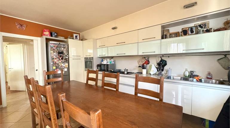 APPARTAMENTO CON INGRESSO INDIPENDENTE E GIARDINO