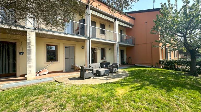 APPARTAMENTO 4 CAMERE CON GIARDINO DI CIRCA 120MQ