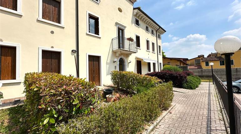 APPARTAMENTO DUE CAMERE CON GIARDINO
