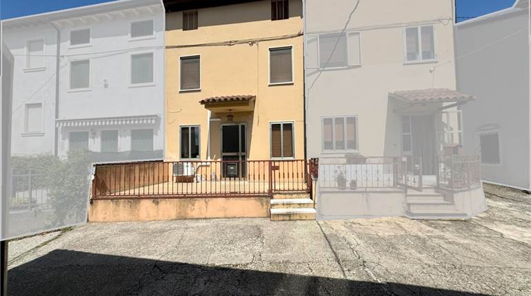 RUSTICO CON CORTE ESCLUSIVA E GARAGE