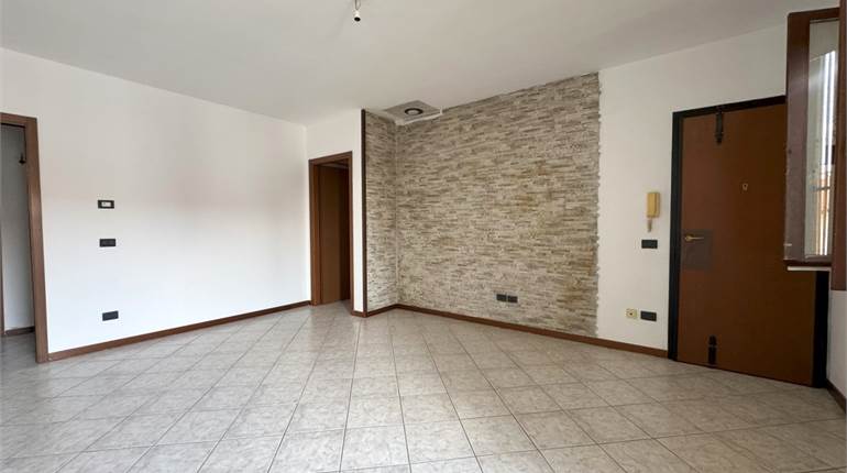 APPARTAMENTO CON DUE CAMERE E GARAGE