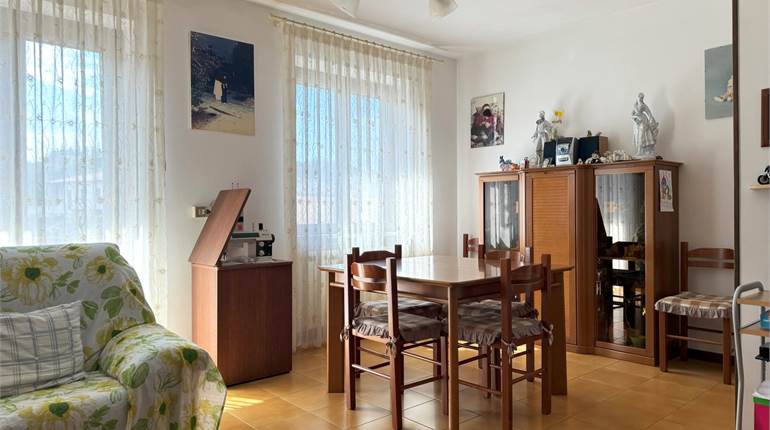 APPARTAMENTO TRE CAMERE CON GARAGE