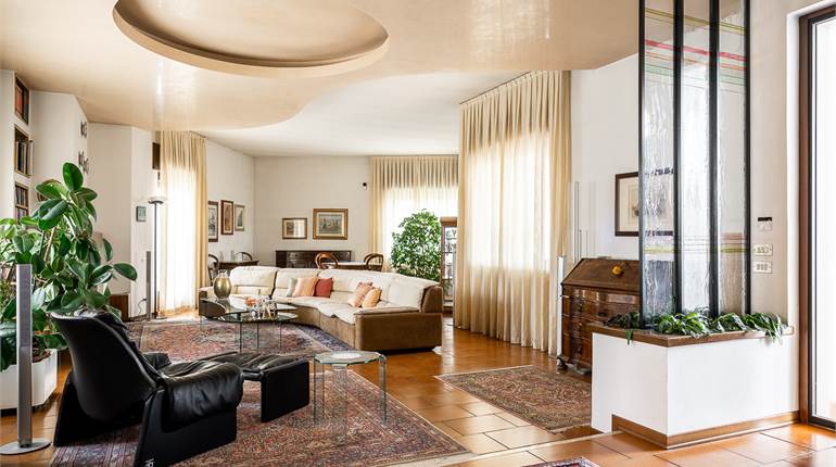 PORZIONE DI BIFAMILIARE CON GIARDINO