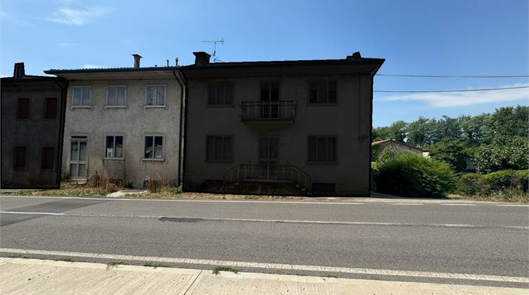 DA RISTRUTTURARE: RUSTICO CON GARAGE