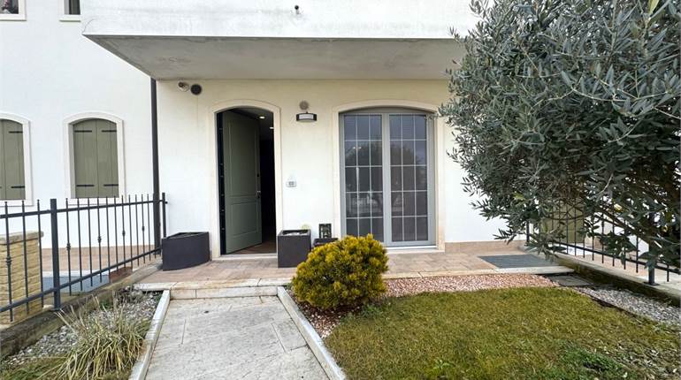 APPARTAMENTO CON INGRESSO INDIPENDENTE