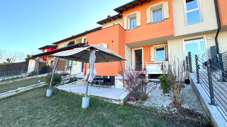 APPARTAMENTO CON INGRESSO INDIPENDENTE E GIARDINO