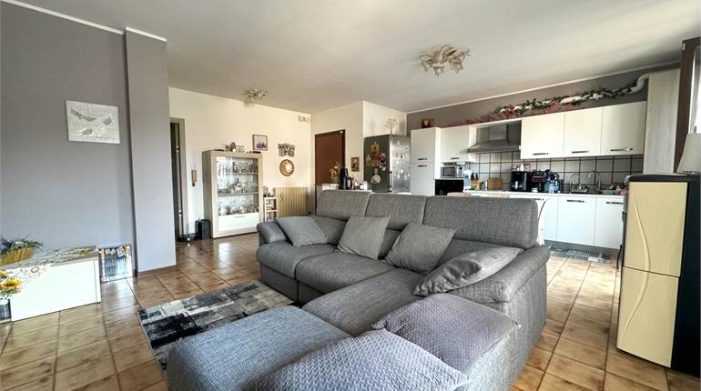 APPARTAMENTO TRE CAMERE CON GARAGE