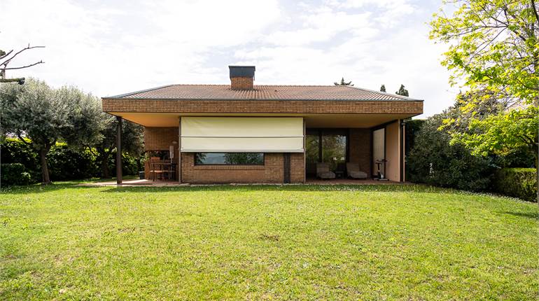 Villa for sale in Soave