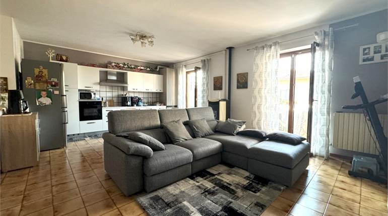 APPARTAMENTO TRE CAMERE CON GARAGE