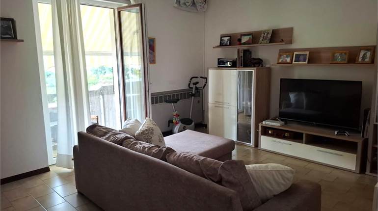 APPARTAMENTO TRE CAMERE CON GARAGE