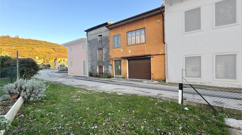 RUSTICO DA RISTRUTTURARE CON GARAGE