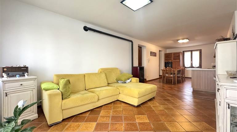 CASA INDIPENDENTE CON CORTE ESCLUSIVA