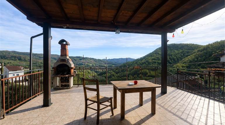 IN TRIFAMILIARE: APPARTAMENTO CON INGRESSO INDIPENDENTE E CON VISTA APERTA